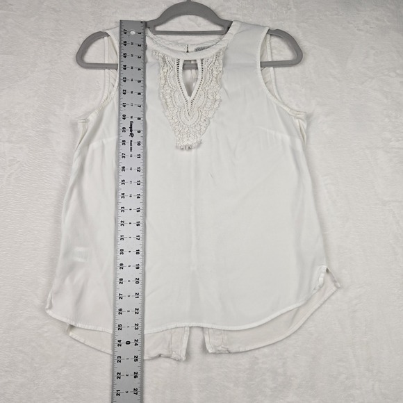 Pale Sky Women's White Sleeveless Blouse Size Medium Crochet Detail Keyhole Back - Picture 8 of 12